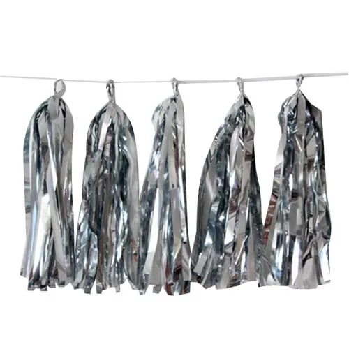 Гирлянда тассел серебряная (10 кисточек) Гирлянда тассел серебряная (10 кисточек)